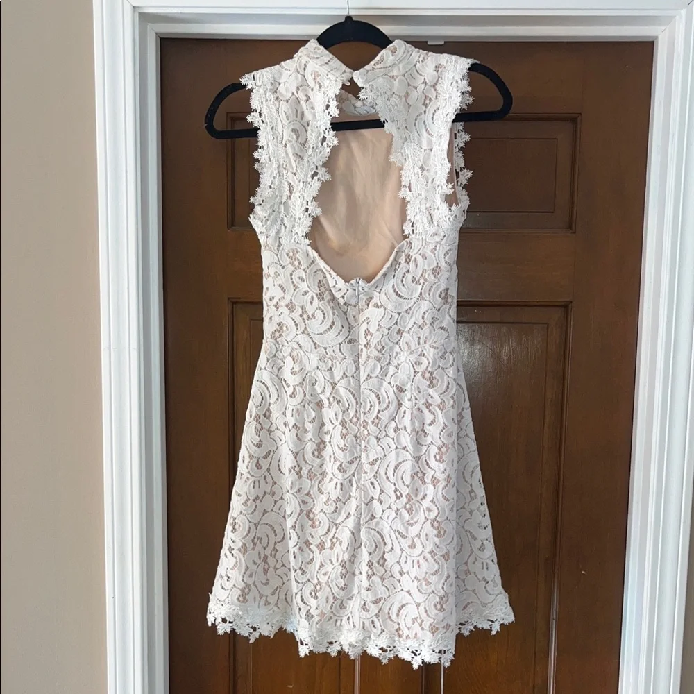 Francesca’s Elegant High Neck Open Back White Lace Dress - Size M - Picture 3 of 5